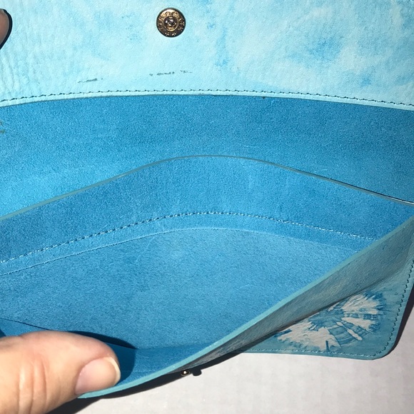 💙Anthropologie turquoise leather tie dye pouch💙 - Picture 3 of 3